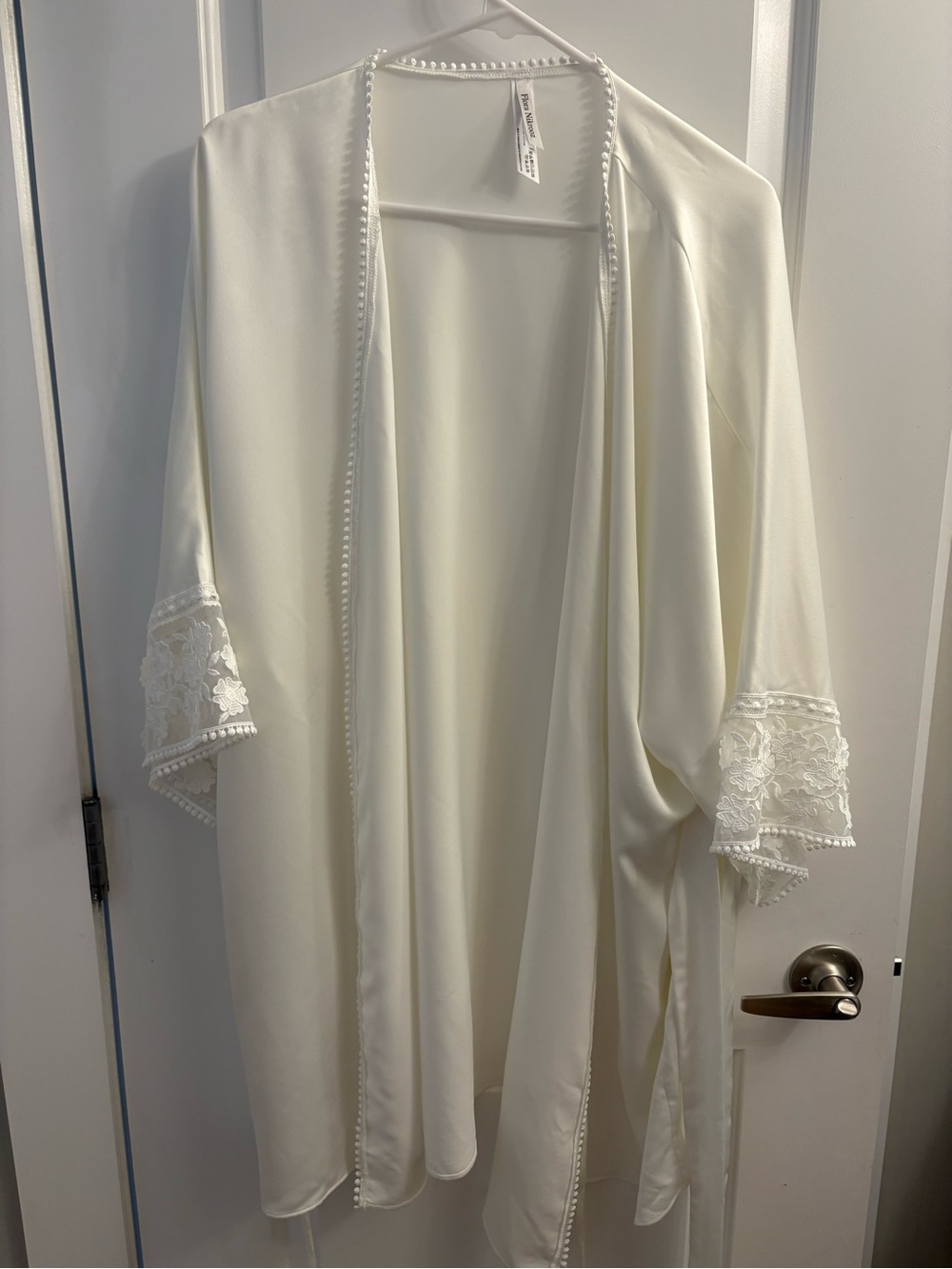 Flora Nikrooz Ivory Kimono Robe